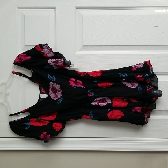 No Boundaries Women's Cold Shoulder Romper - Picture 1 of 12